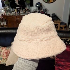 GAP KIDS- Plush Sherpa Bucket Hat in Pale Pink